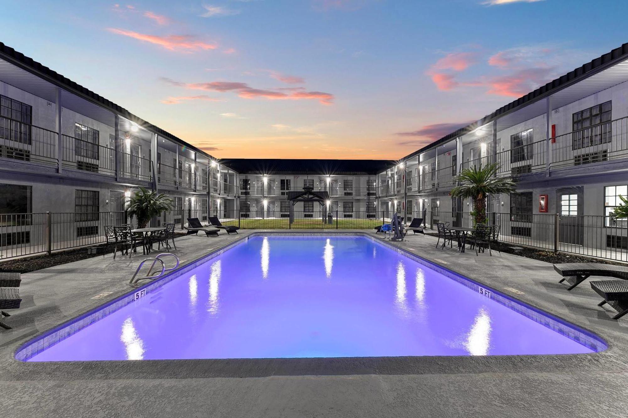 Days Inn By Wyndham San Antonio Near Lackland Afb Exterior photo
