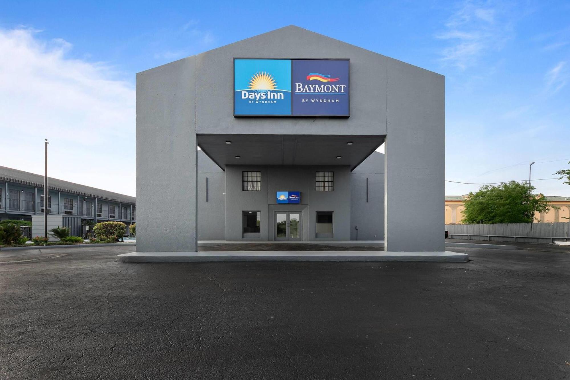 Days Inn By Wyndham San Antonio Near Lackland Afb Exterior photo